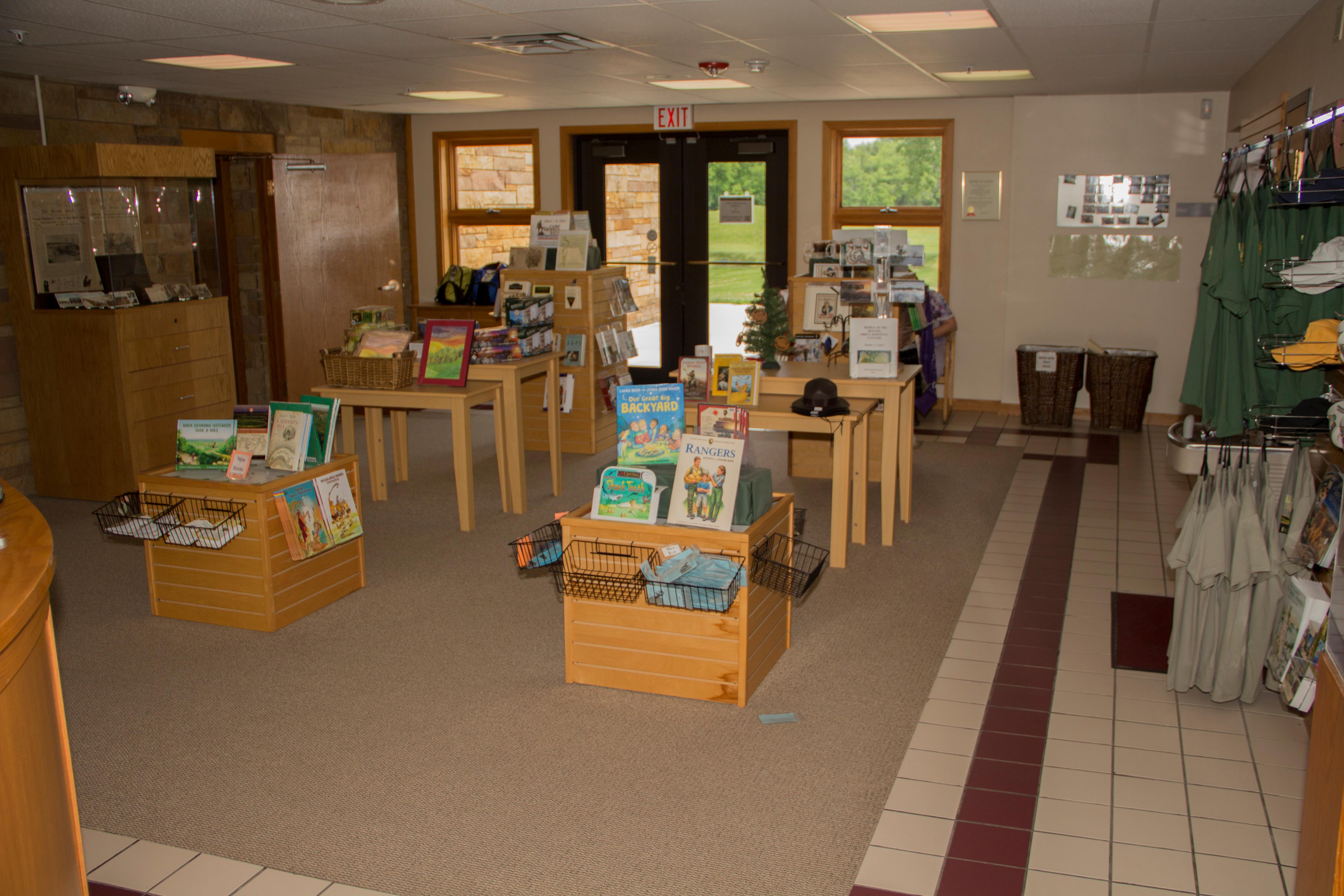 Several square pedestals hold books and other gifts in the middle of a carpeted floor