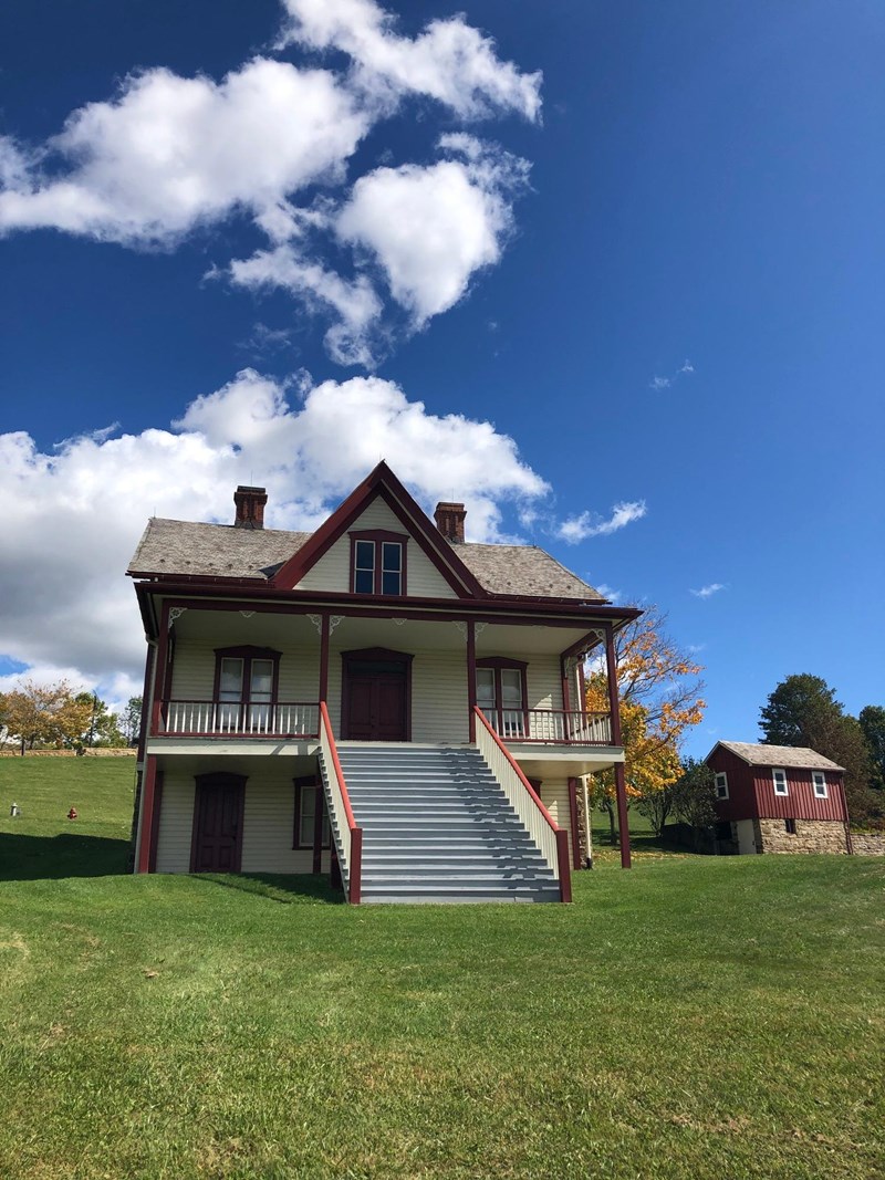 Lake View House Farm house