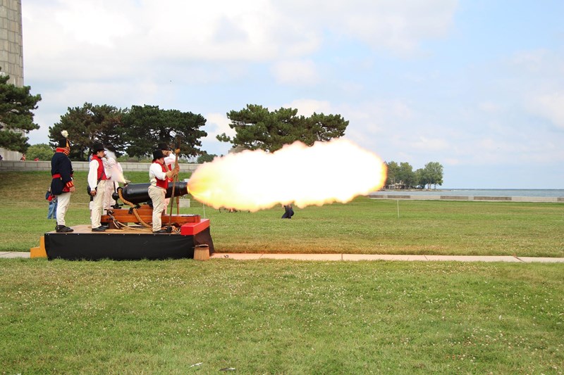 Carronade Fire Ball Carronade fires with 5 people standing around it. Fireball from muzzle is 10 long and 4 foot tall.