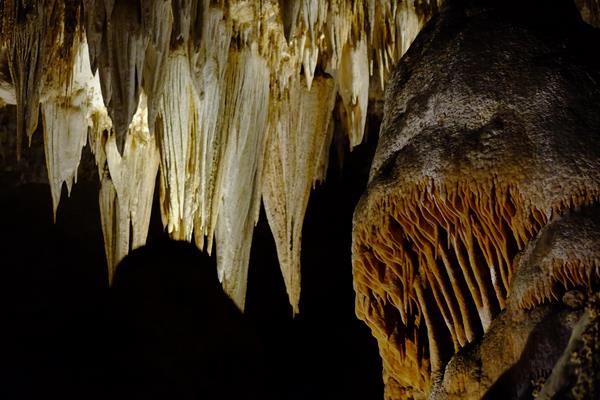 Photo of the Chandelier and Caveman formations in the Big Room