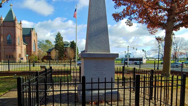 A granite obelisk, about 15" tall, has the original 13 states' names and the Oneidas etched on it.