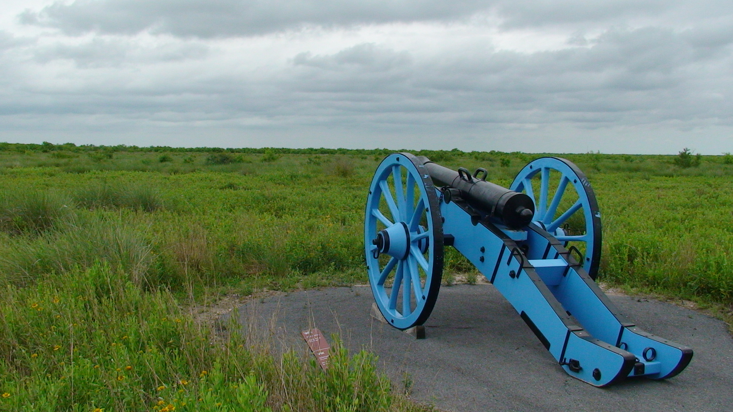 Mexican 8-pounder cannon on the battlefield.