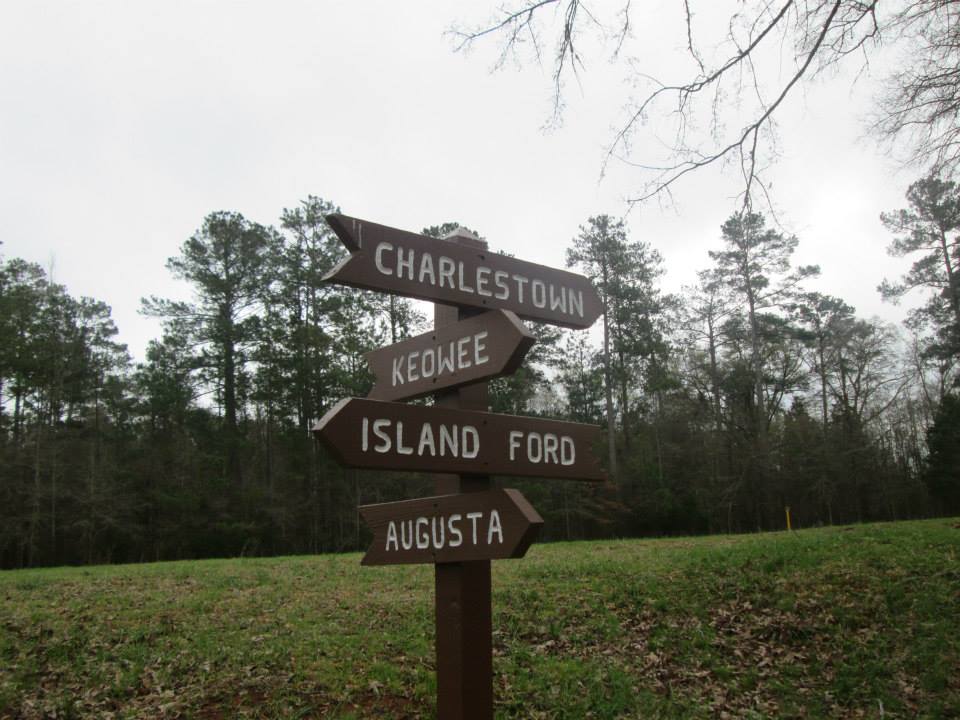 A wooden sign shows the direction of important places in 1781.