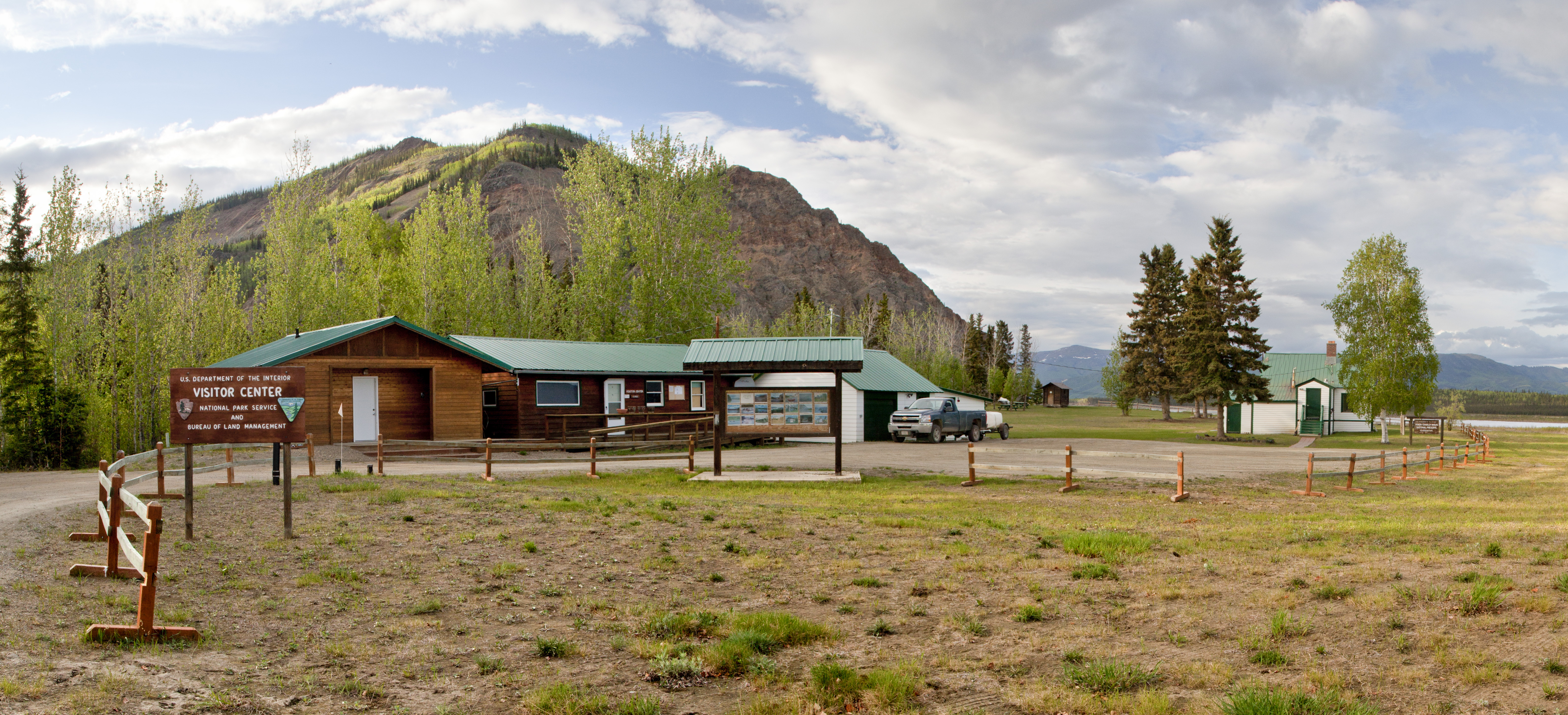 Eagle Visitor Center in front of Eagle Bluff