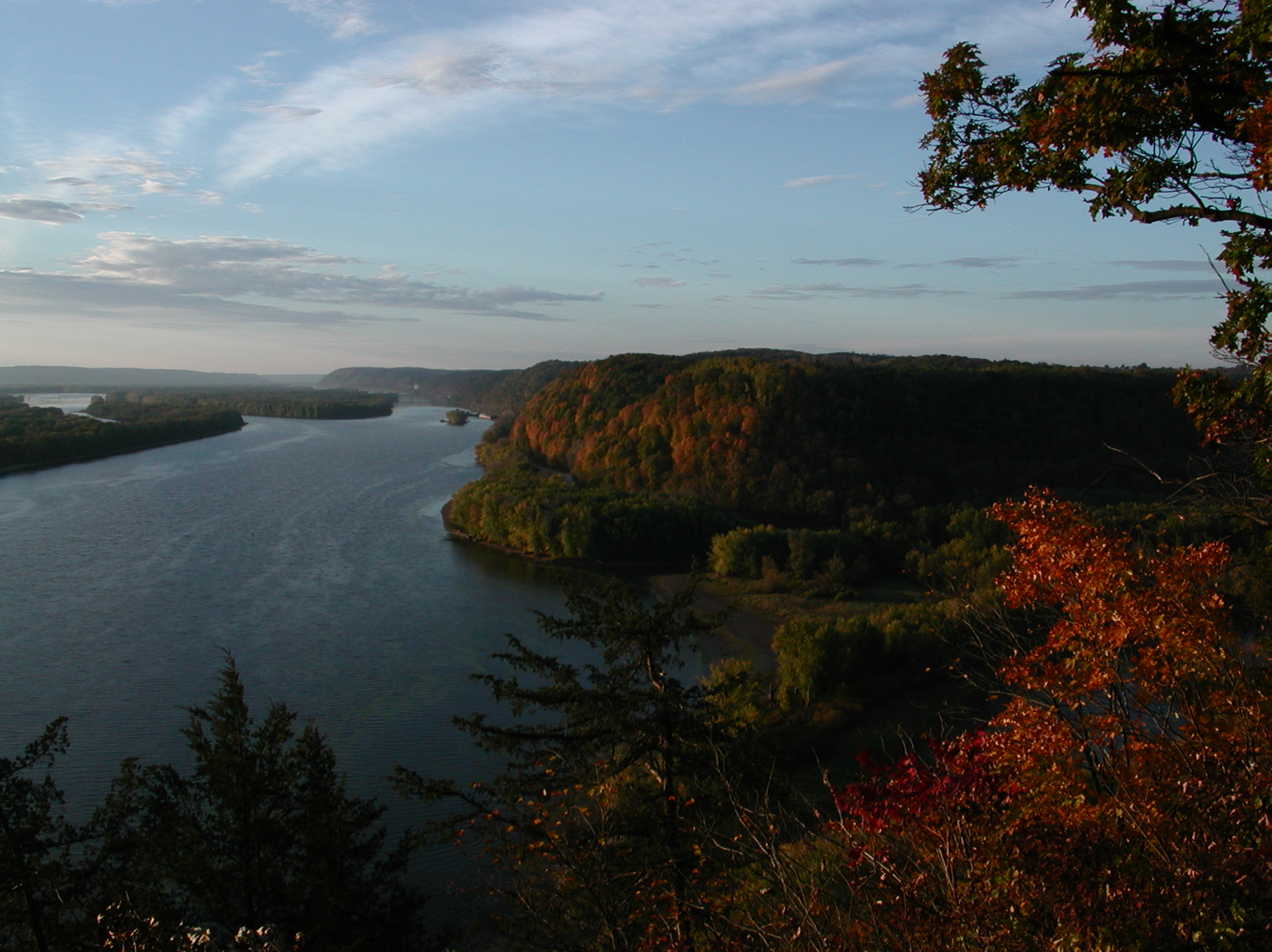 Scenic view of the steep bluffs adjacent to the Mississippi River as trees start to change color.