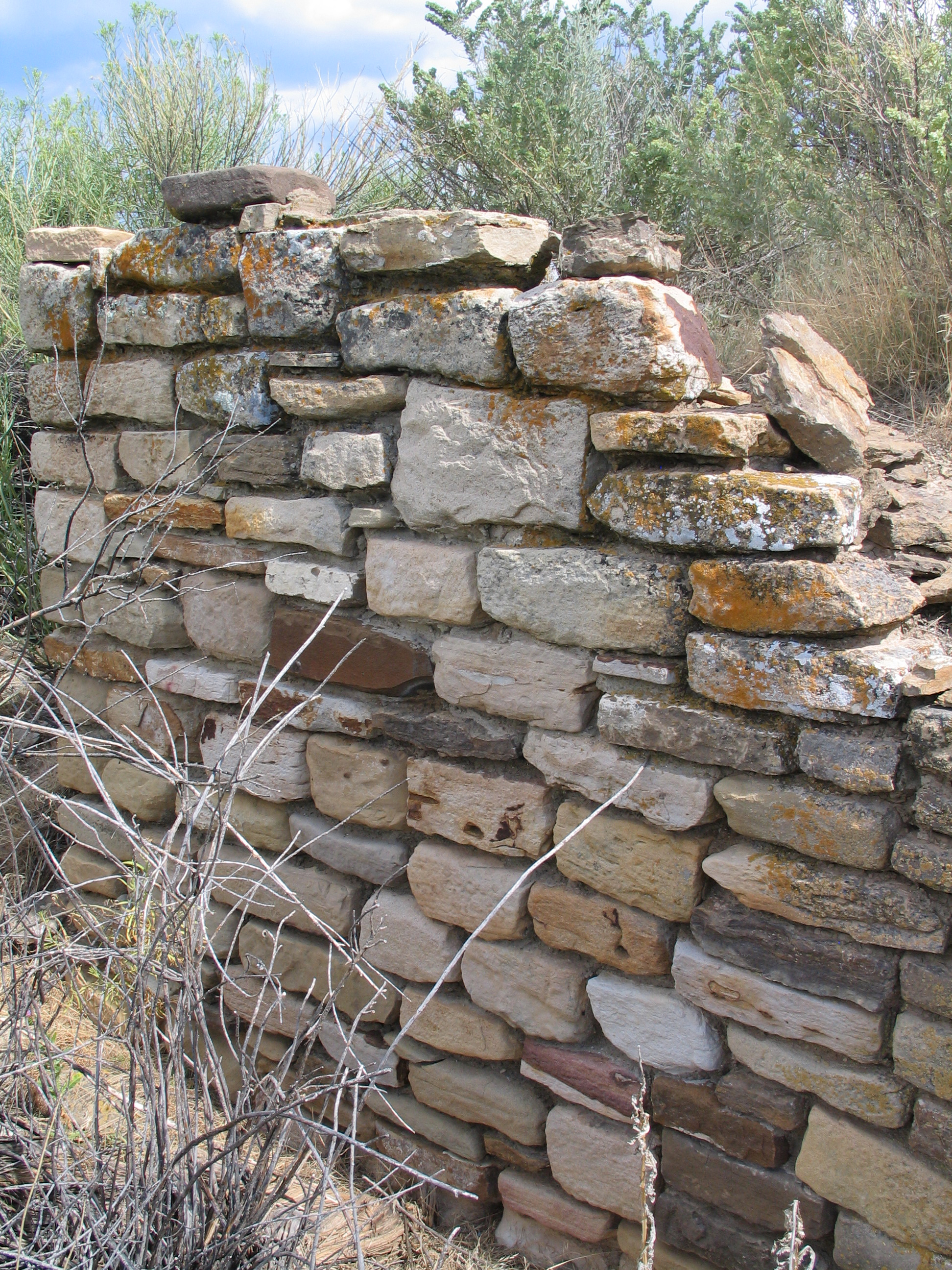 Close up view of an ancient wall at Yucca House