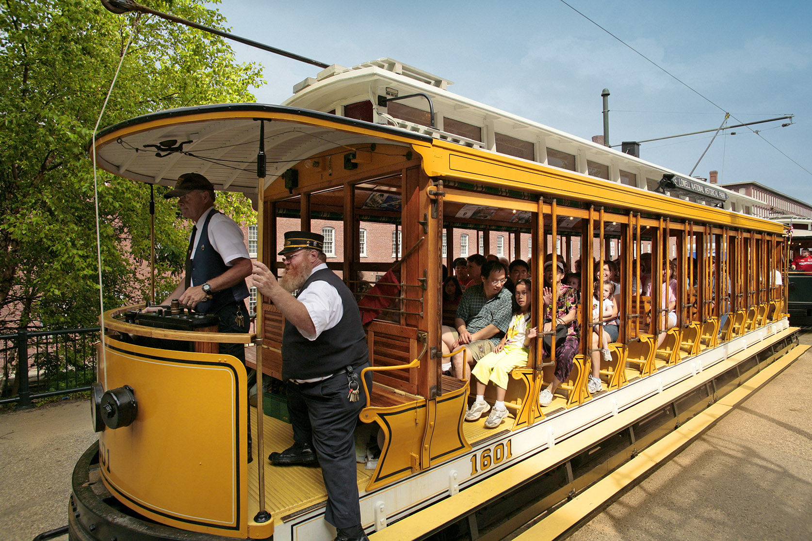 Streetcar guided through Lowell by motormen with lots of passengers