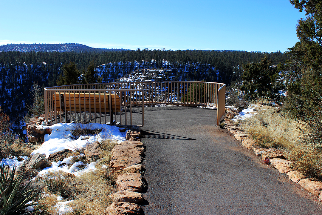 a circular overlook at the edge of the canyon rim