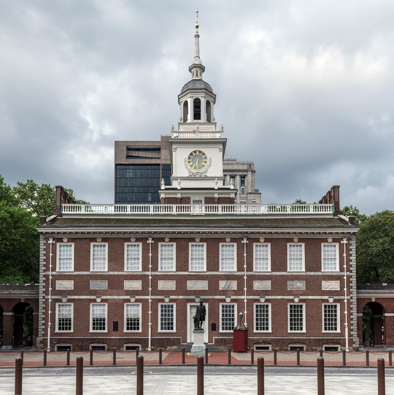 Color photo of Independence Hall as seen from the north side of Chestnut Street.  