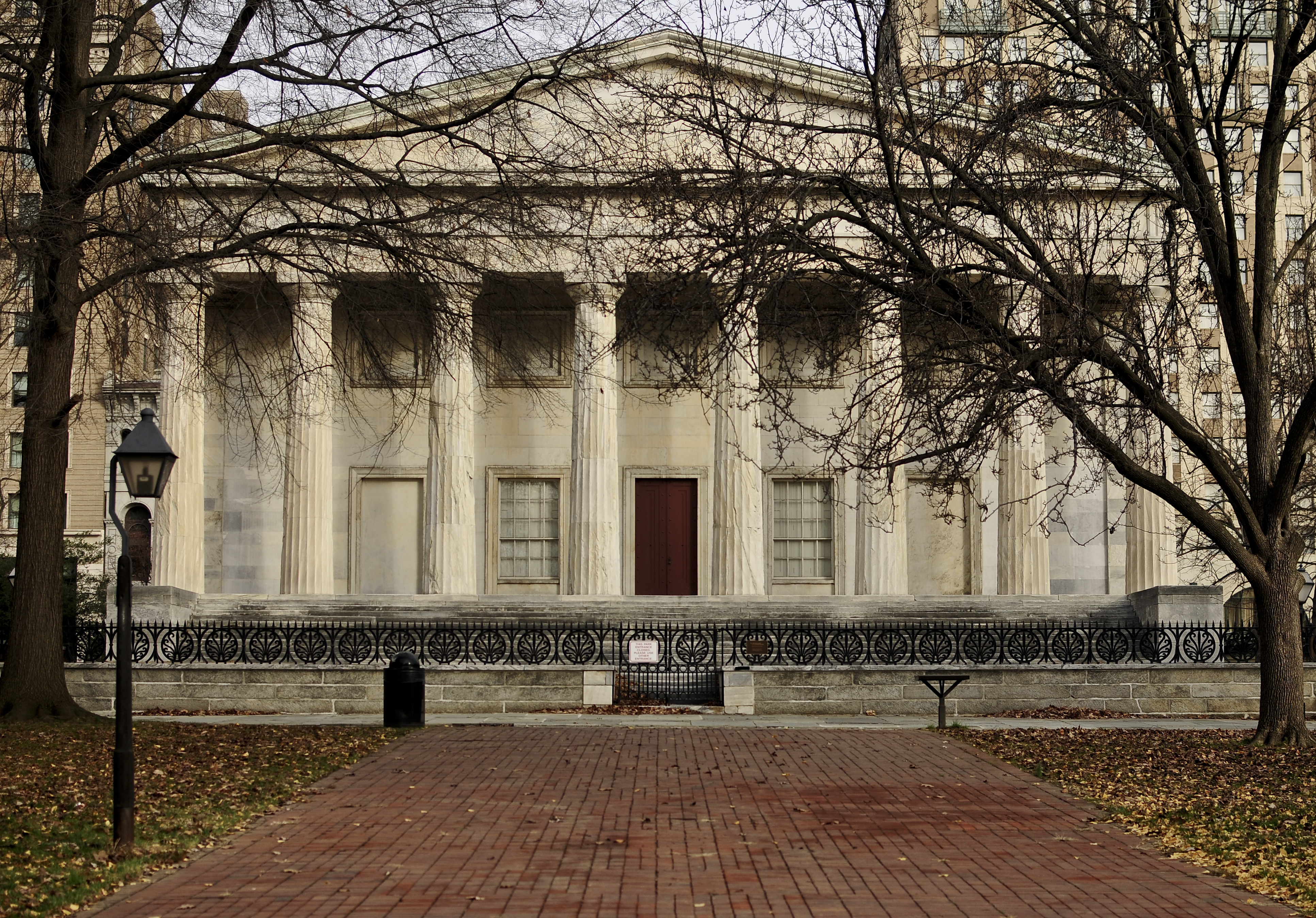 The exterior of the Second Bank of the United States showing a marble building with eight columns.