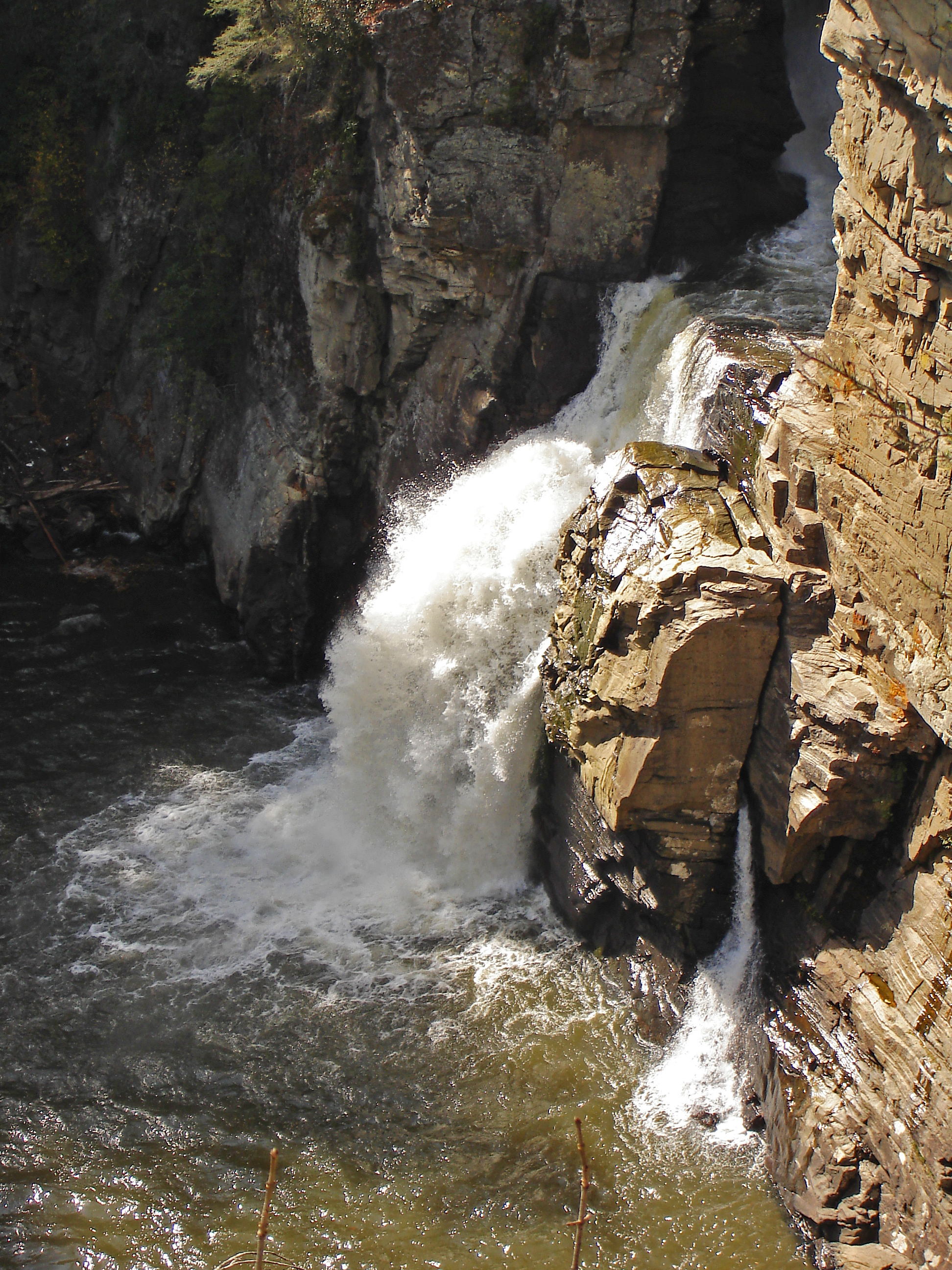 water cascading into Linville Falls plunge basin