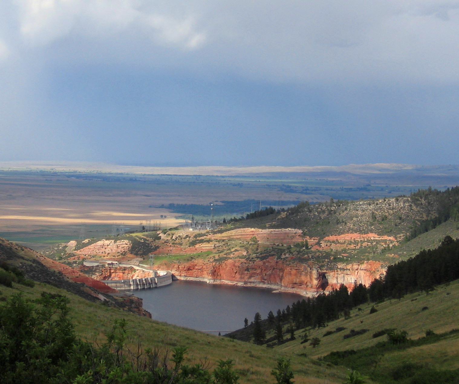 Summer view of the Yellowtail Dam from the Ok-A-Beh road.
