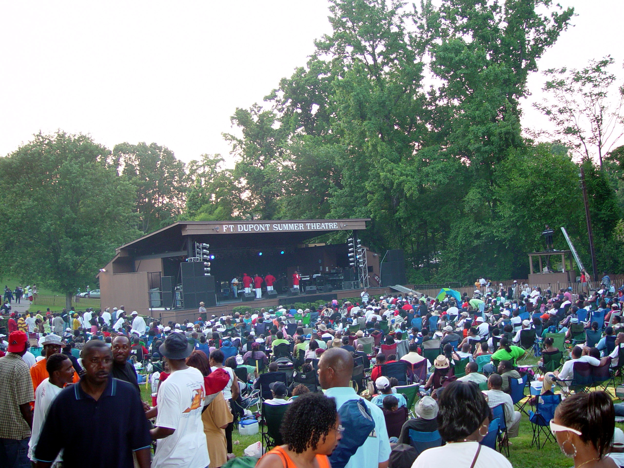 Hundreds of audience member watching the Summer Theater program at Fort Dupont.