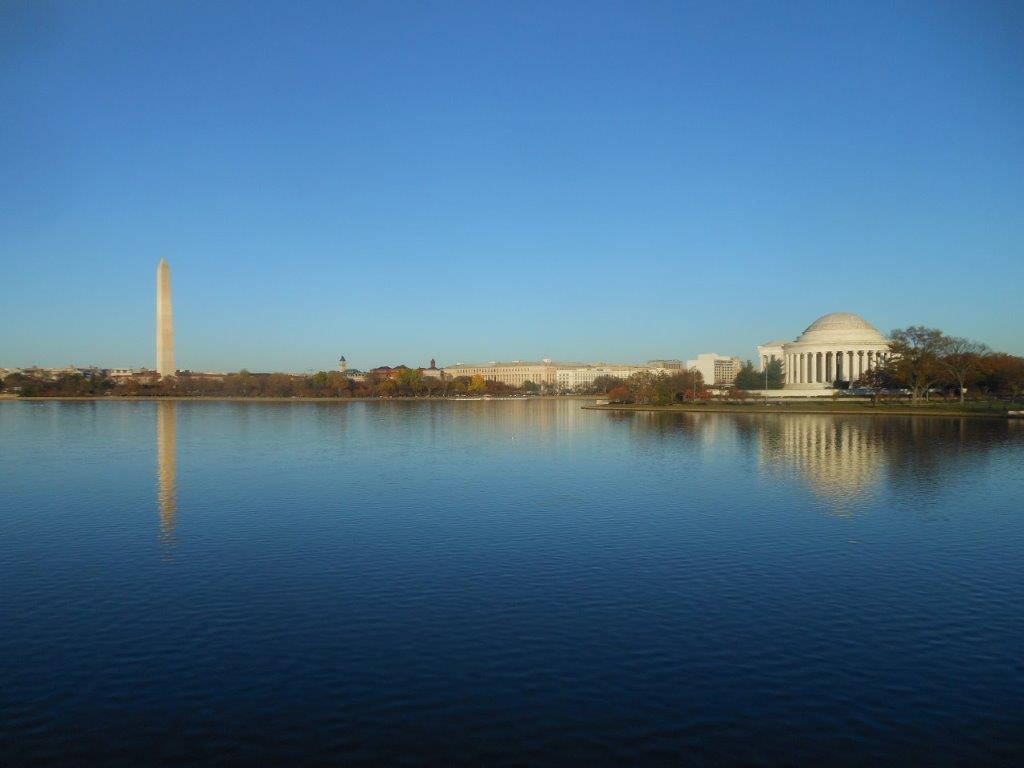 Across the tidal basic overlooks the Washington Monument and the Jefferson Memorial.