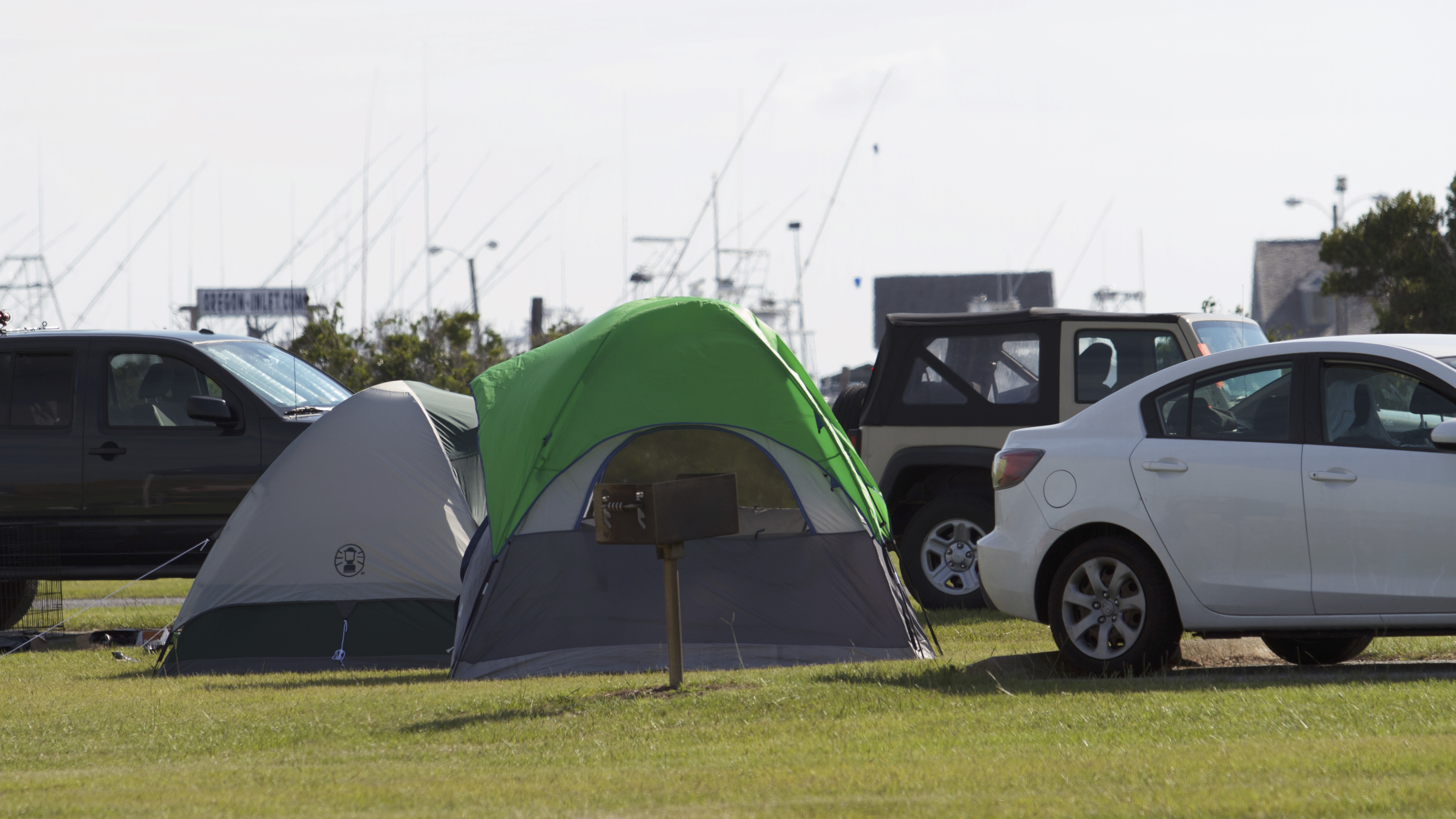 Tents and vehicles at the Oregon Inlet campground.