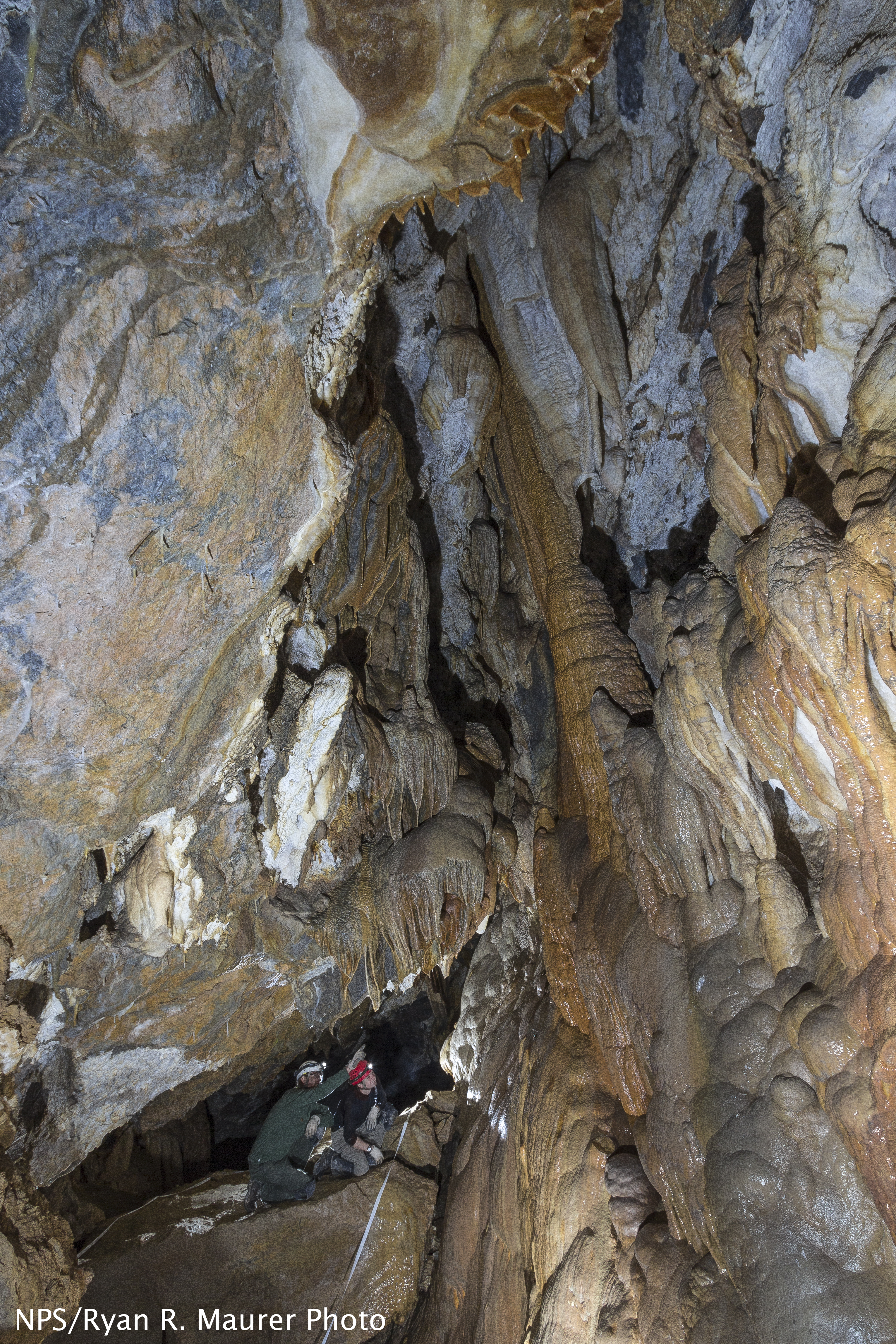 Two cavers look at large formations in Hansen Cave