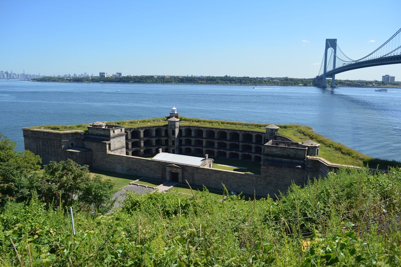 Battery Weed Battery Weed is the fort under the Verrazano Narrows Bridge in Staten Island.
