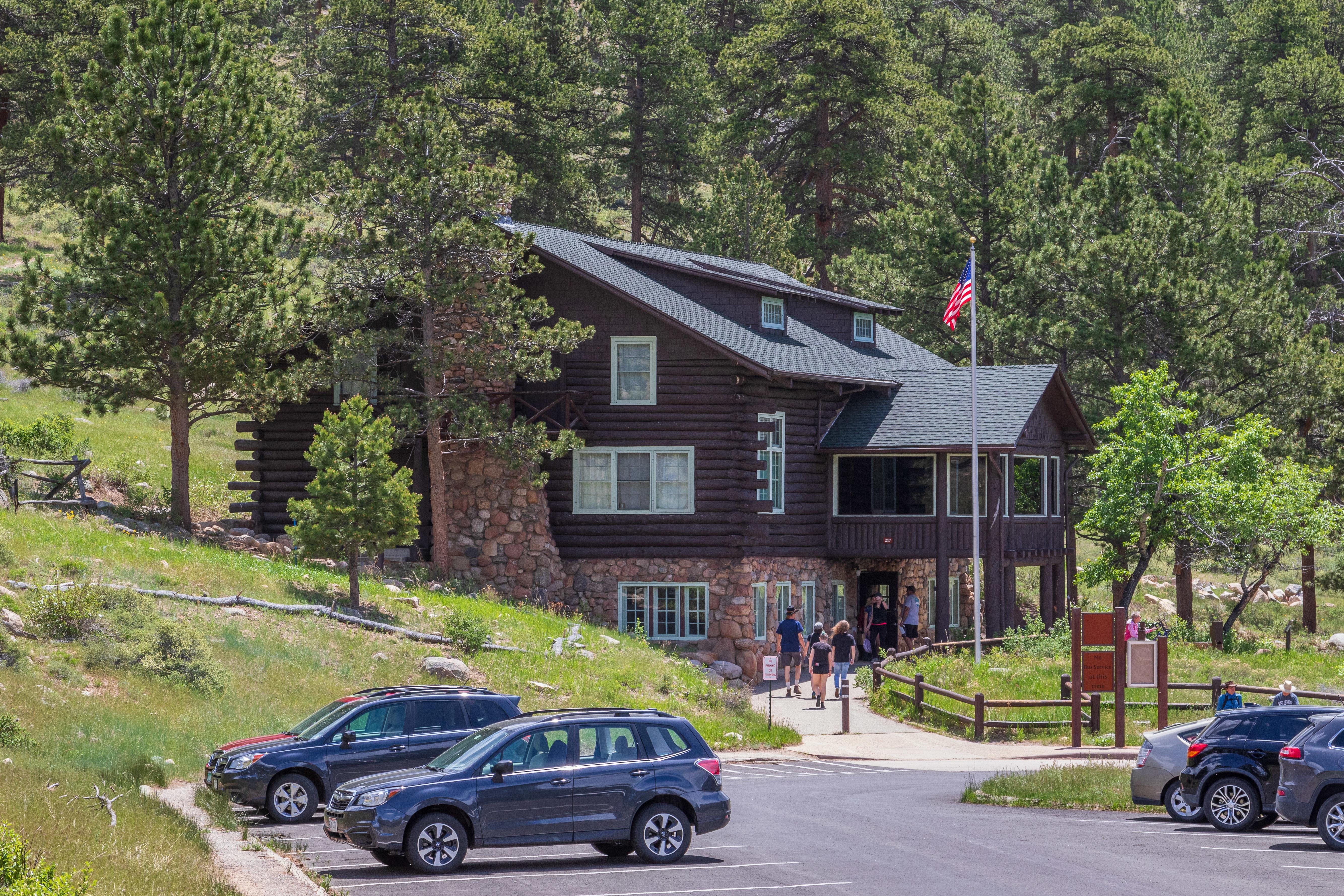 Front entrance to Moraine Park Discovery Center and Parking
