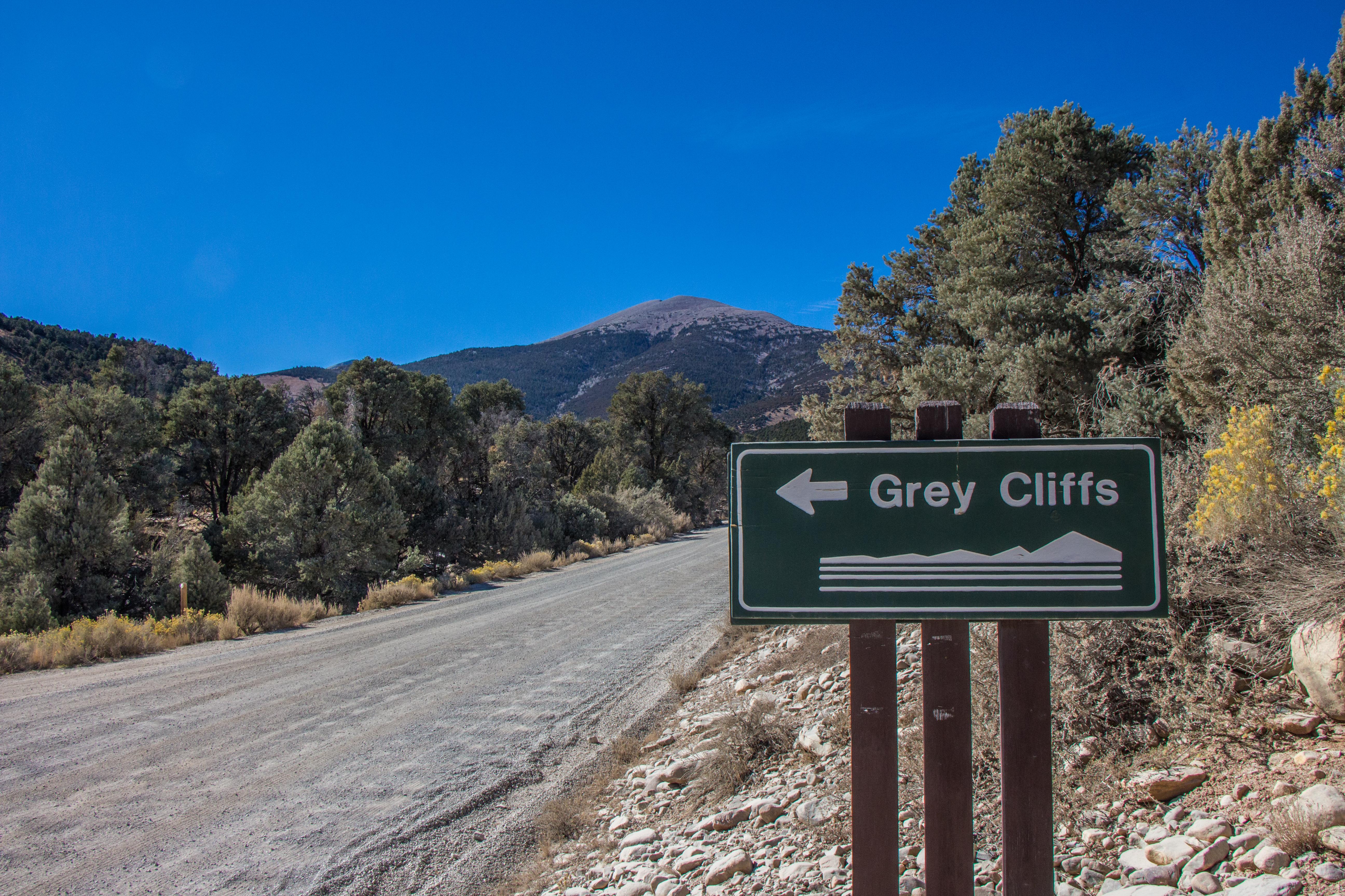 Green sign with white text that says "Grey Cliffs Campground"