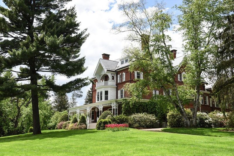 Marsh-Billings-Rockefeller mansion large red brick mansion with white lattice porch and lush green lawn
