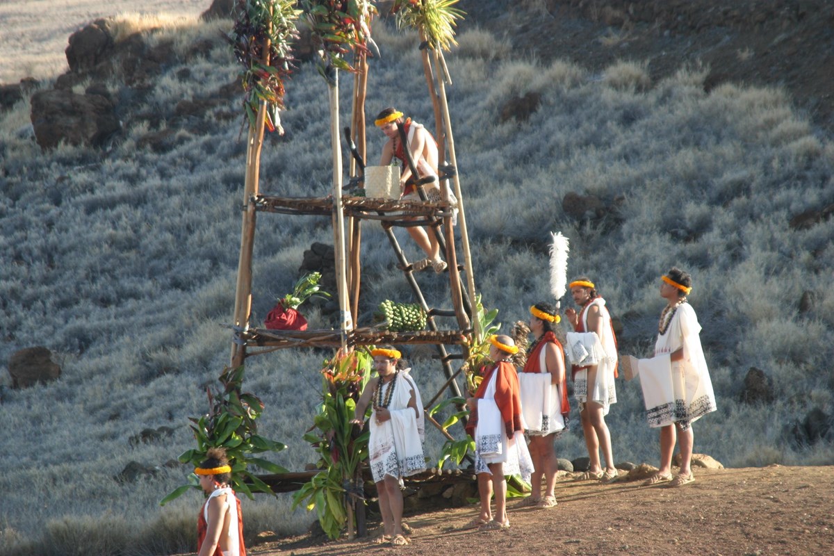 Ho'okupu offerings placed on Lele 