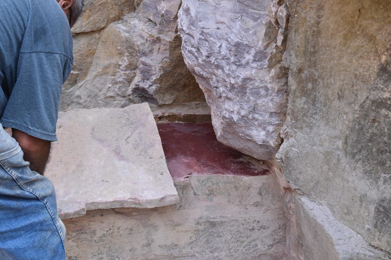 Pulling Pipestone A sheet of stone being taken off a thick slab of stone in a quarry pit