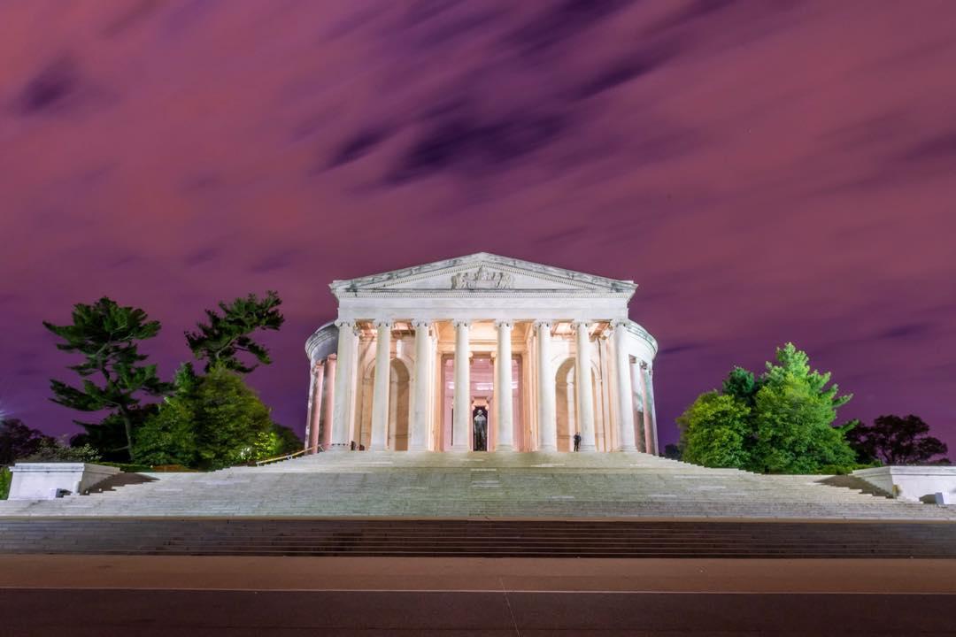 Photo of Thomas Jefferson Memorial from plaza