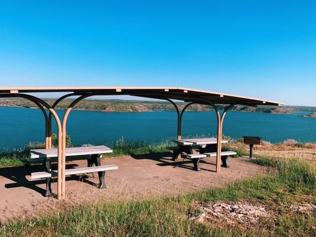 Fritch Fortress Campground overlooks Lake Meredith.  There are two picnic tables and a grill.