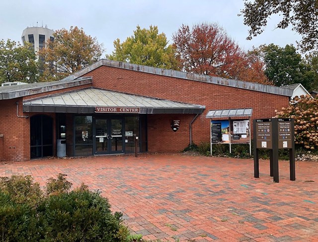 The entrance to the visitor center from the parking lot during the fall