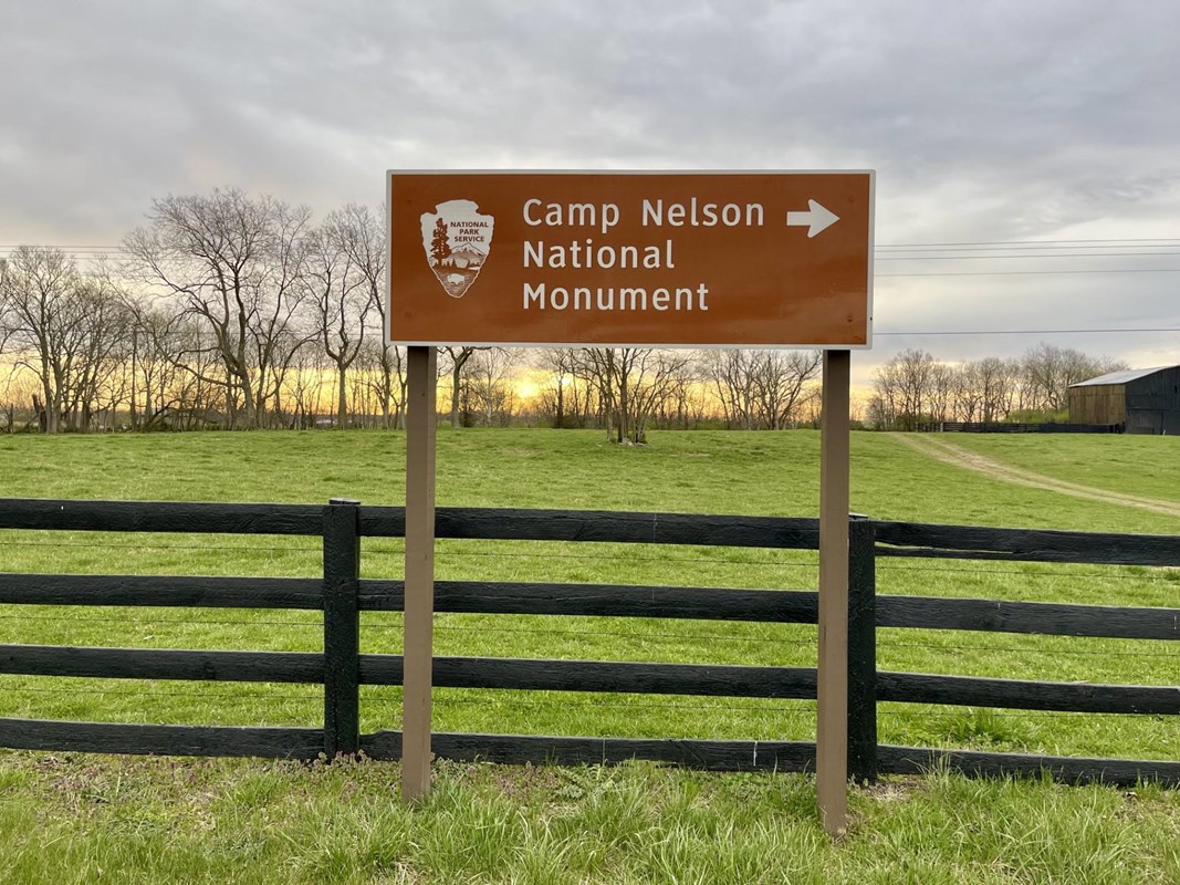 NPS Directional Sign at Camp Nelson National Monument