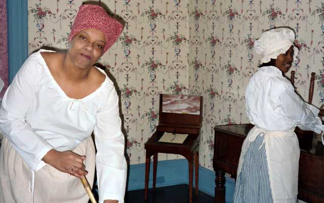 park ranger and volunteer interpreting slavery at mount welby. park ranger and volunteer interpreting slavery at mount welby.