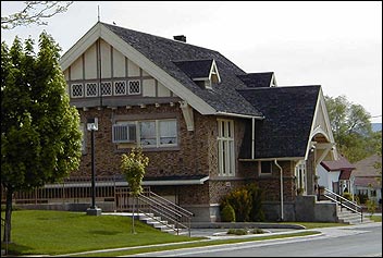 Brick Carnegie Library in neighborhood