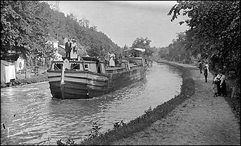 Canal boat on Chesapeake and Ohio Canal