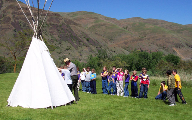 Ranger with school group in front of a tipi.