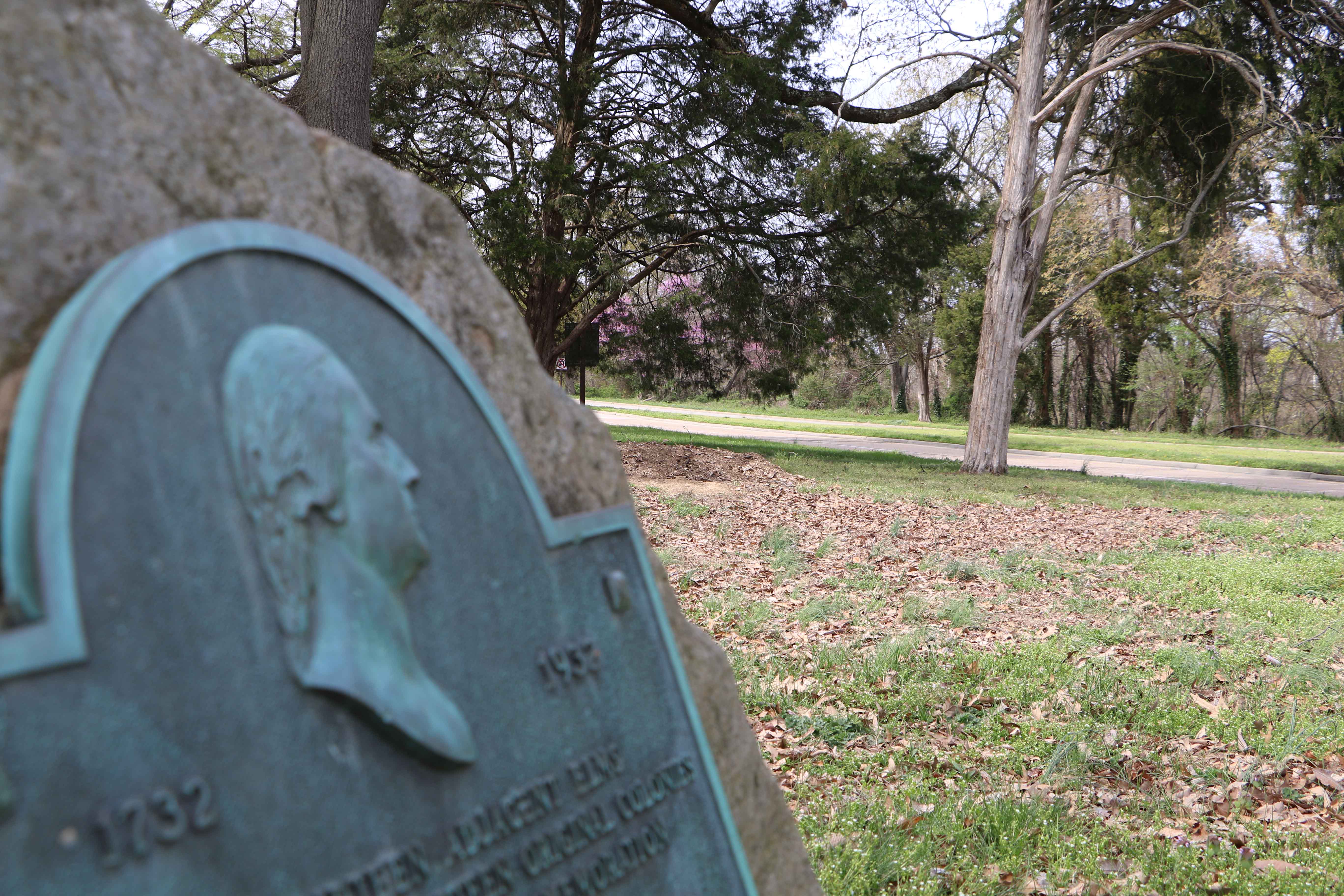 A closeup of a plaque along the George Washington Memorial Parkway