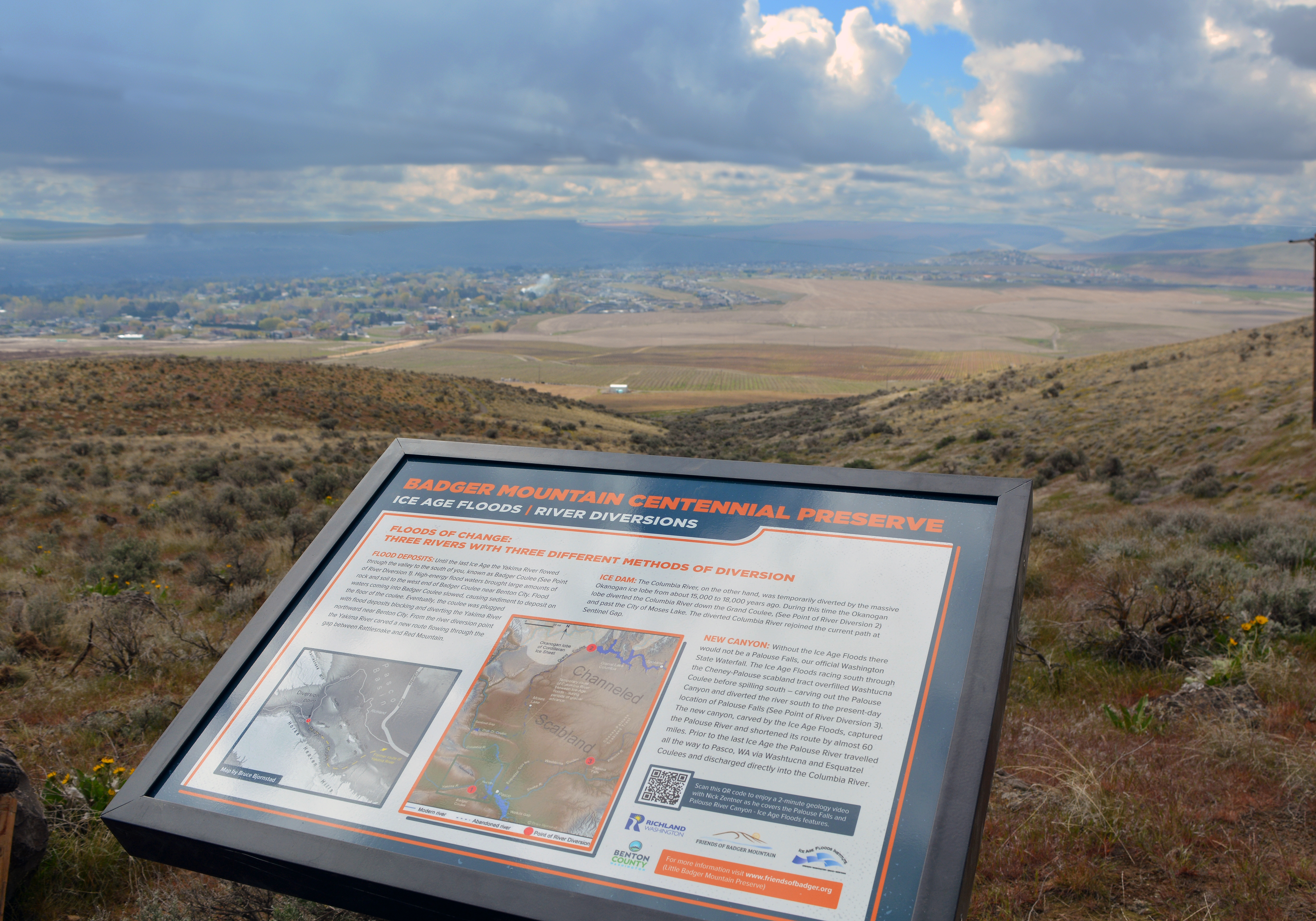 Badger Mountain wayside with view