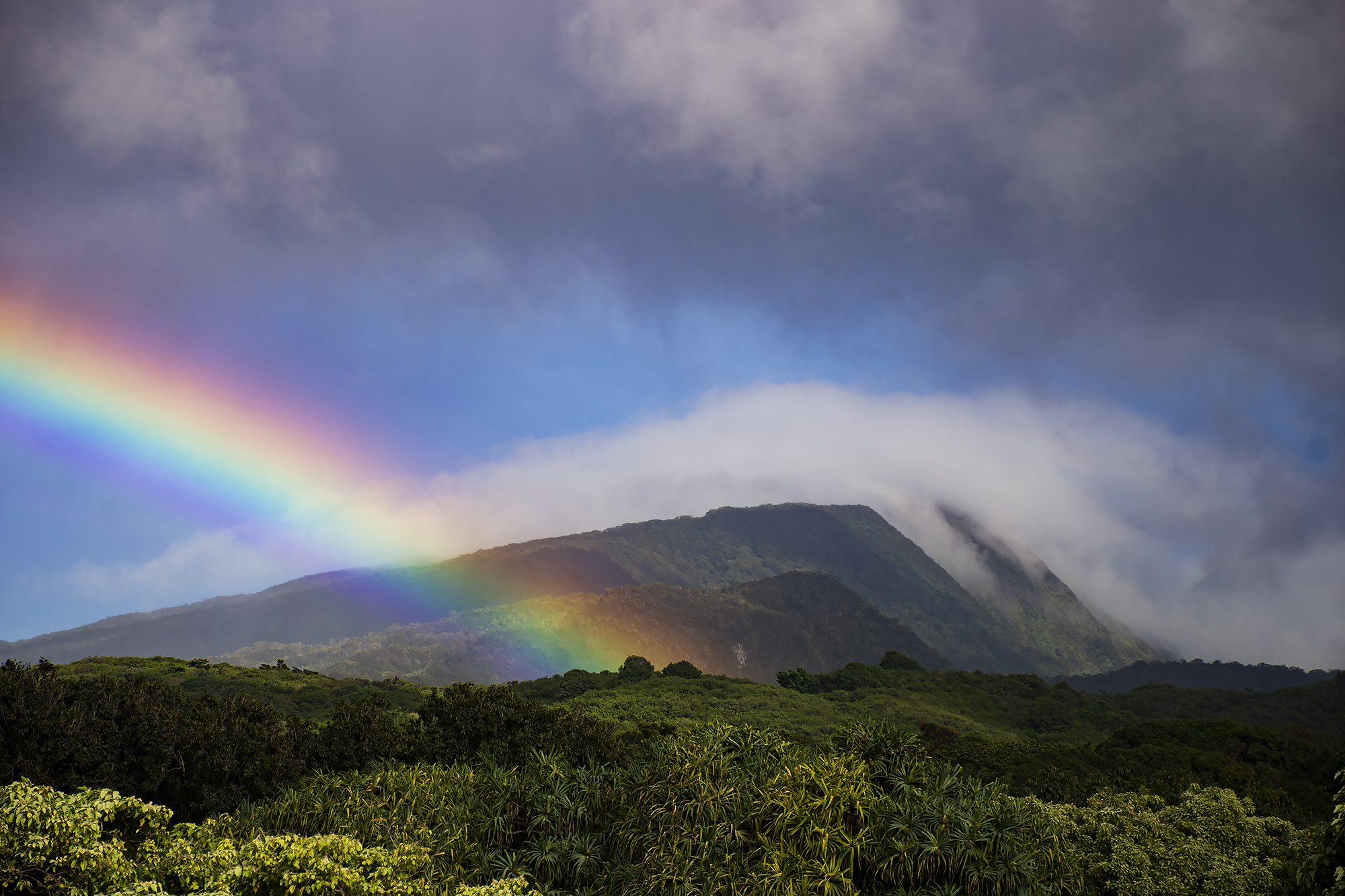 The view of the mountains above the Kīpahulu with an iconic rainbow