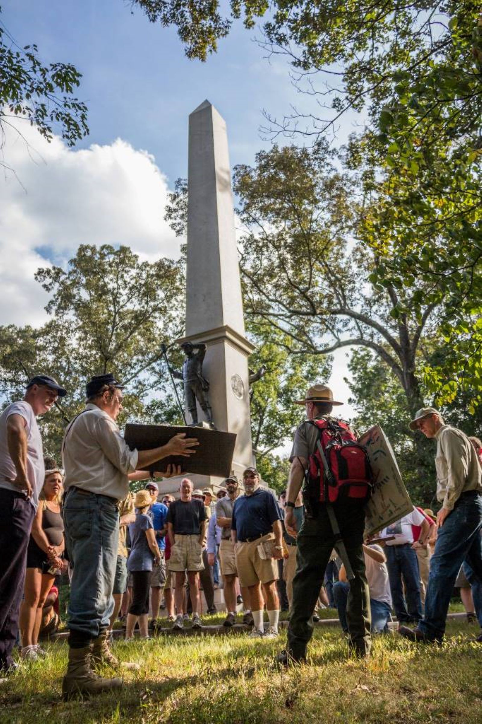 A park ranger leads a tour of Chickamauga Battlefield