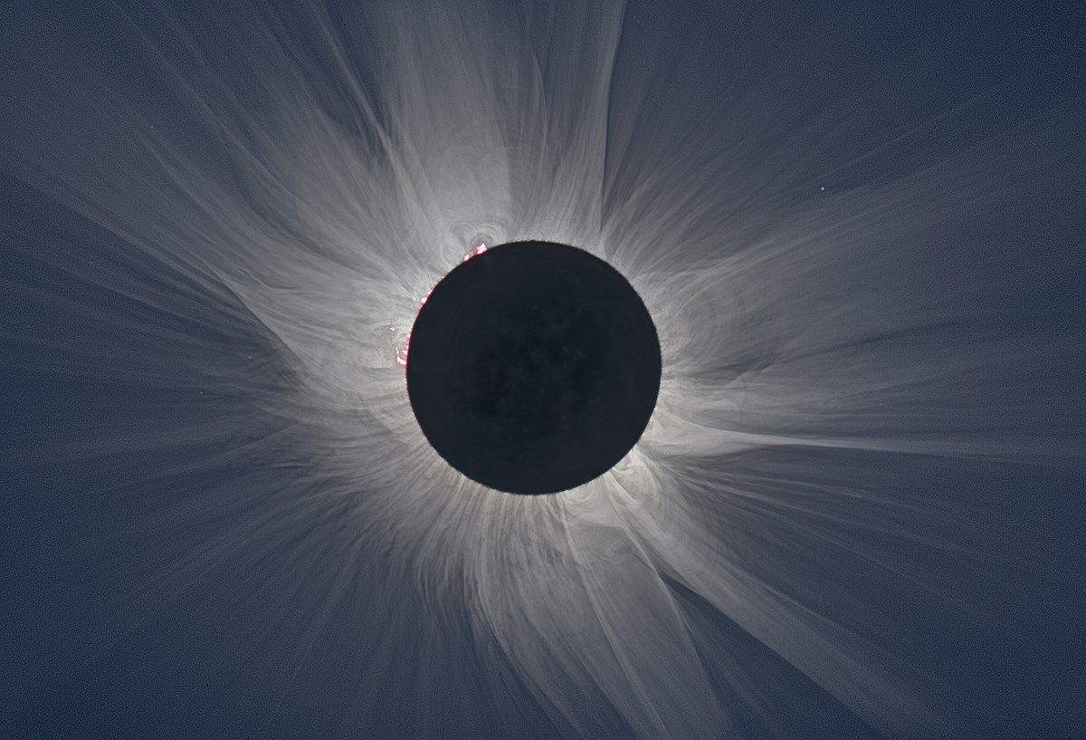 View of a total eclipse. (NASA/M. Druckmüller) View of a total eclipse.