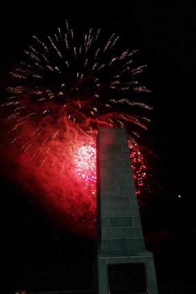fireworks behind US Monument