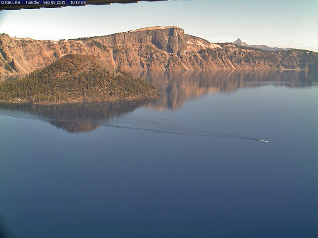 Crater Lake Webcam - Tour Boat on the Lake