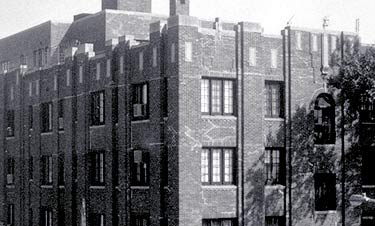 This four-story apartment building was built in 1929 and is located in a historic district. Possibly the most distinctive feature of the exterior is its tripartite, multi-paned, wood casement windows (see close-up of top portion of photo, below). Photos: NPS files.