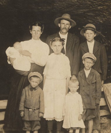 Bert Hensley family, Morgan, Park, Finley, Jack, Grant, Betsann 380