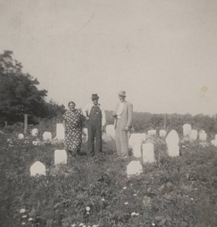 Linda, Bert and Hobert Hensley at cemetery