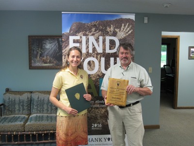 Superintendent Sula Jacobs presents Park Volunteer Dirk Wiley the Hartzog Volunteer Award.