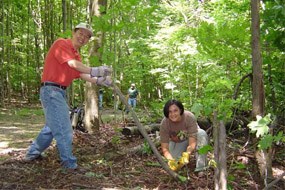 CVNP adopt a trail volunteers Charlie Wu and Theresa Sullinger Dave Burgan 285 size CVNP adopt a trail volunteers Charlie Wu and Theresa Sullinger Dave Burgan 285 size