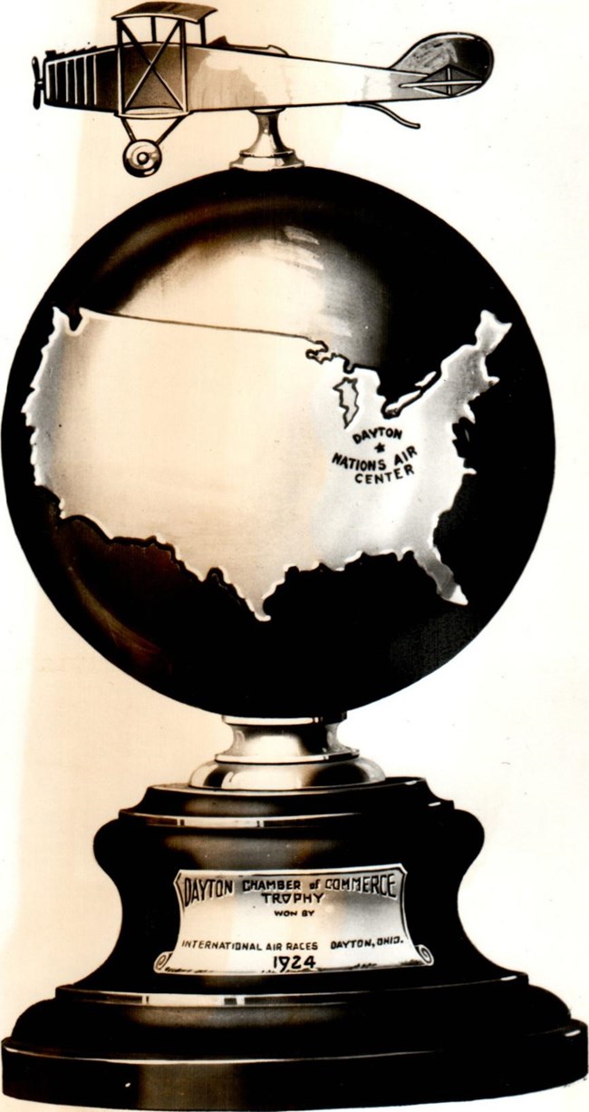Depiction of one of the International Air Race trophies Black and white drawing of a trophy from the air races in October 1924.
