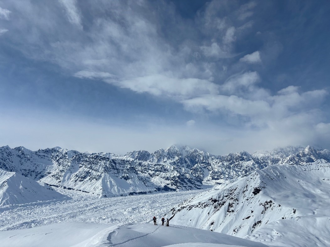 Looking NW, across the Tokositna Glacier valley, as rangers traverse south towards the Takosha Gap. Looking NW, across the Tokositna Glacier valley, as rangers traverse south towards the Takosha Gap.