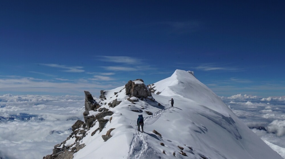 The ridge at 16,200 feet