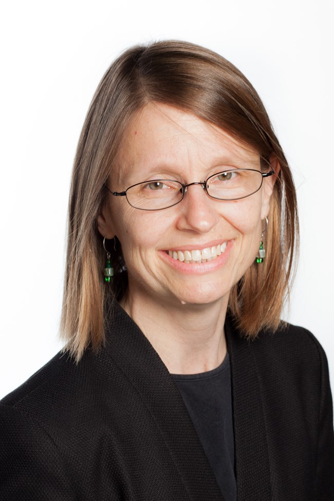 Bronwyn mauldin_headshot portrait style photo of a woman